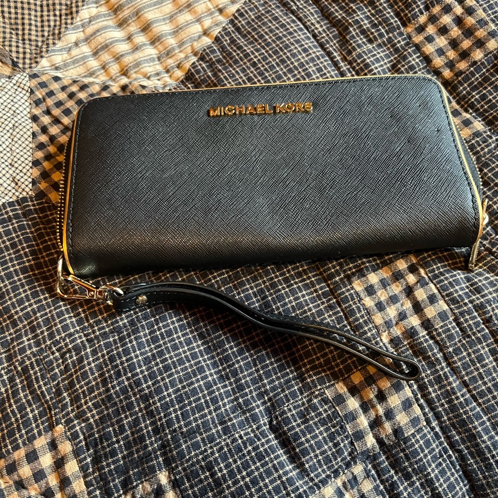 Michael kors wristlet